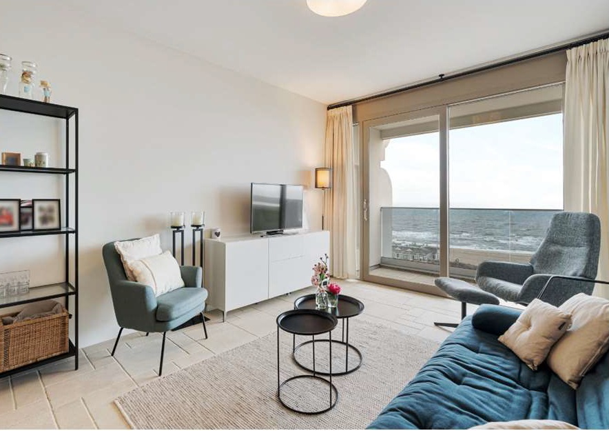 Bridging finance to purchase seaside apartment